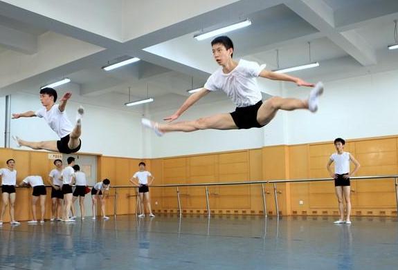 [2013期末考试]男舞二、三年级基本功